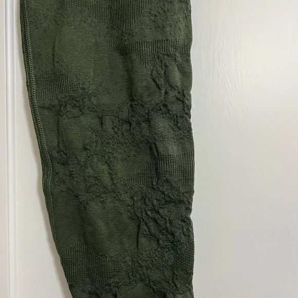 Gymshark Green Leopard Camouflage Leggings - Picture 3 of 5